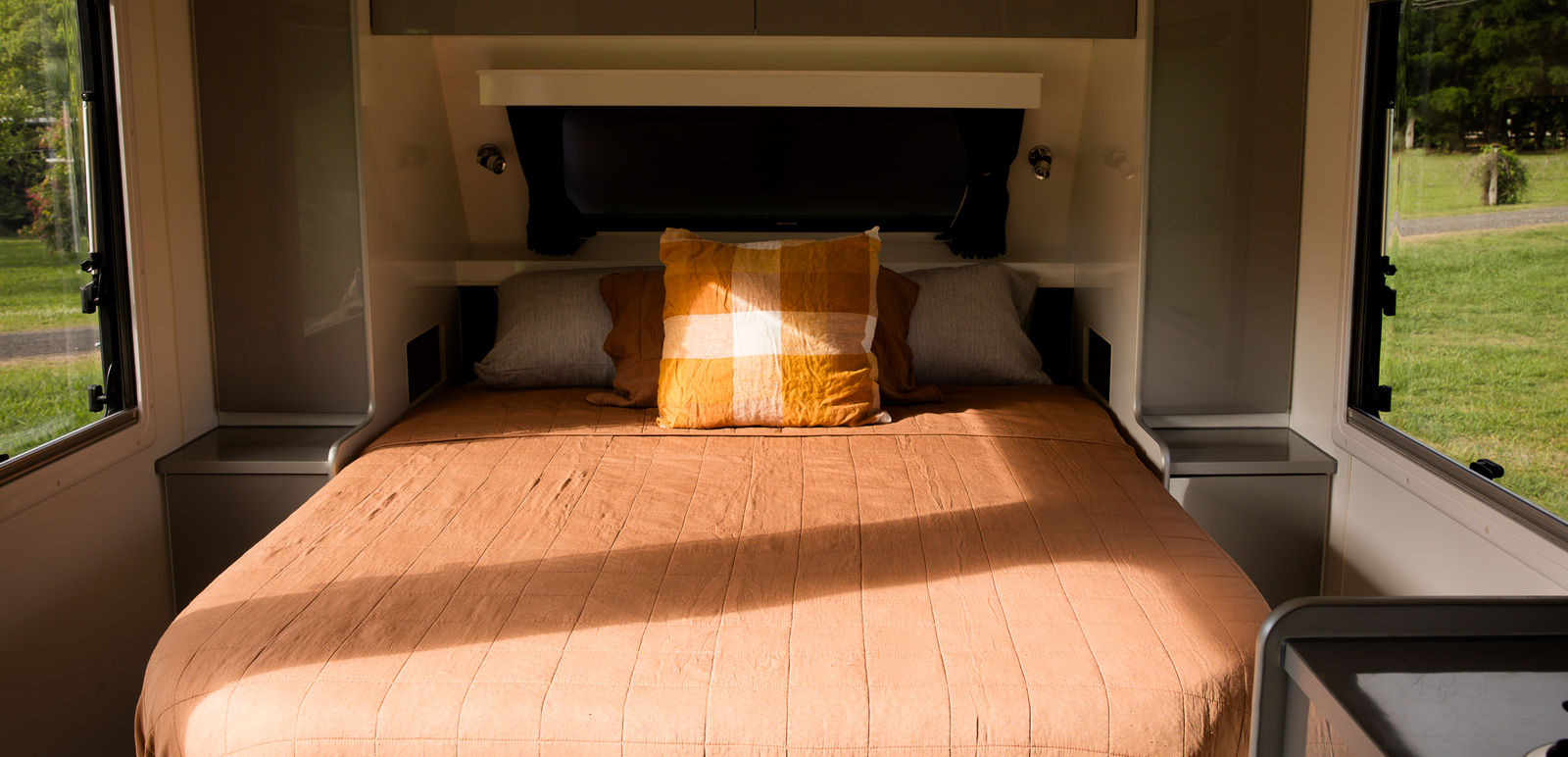 SUMMER HOLIDAY DREAMING WITH FULL SET UP TRIPLE BUNK - BLACK BETTY - BOOK ME FOR A MONTH IN JAN 2026'! photo 5