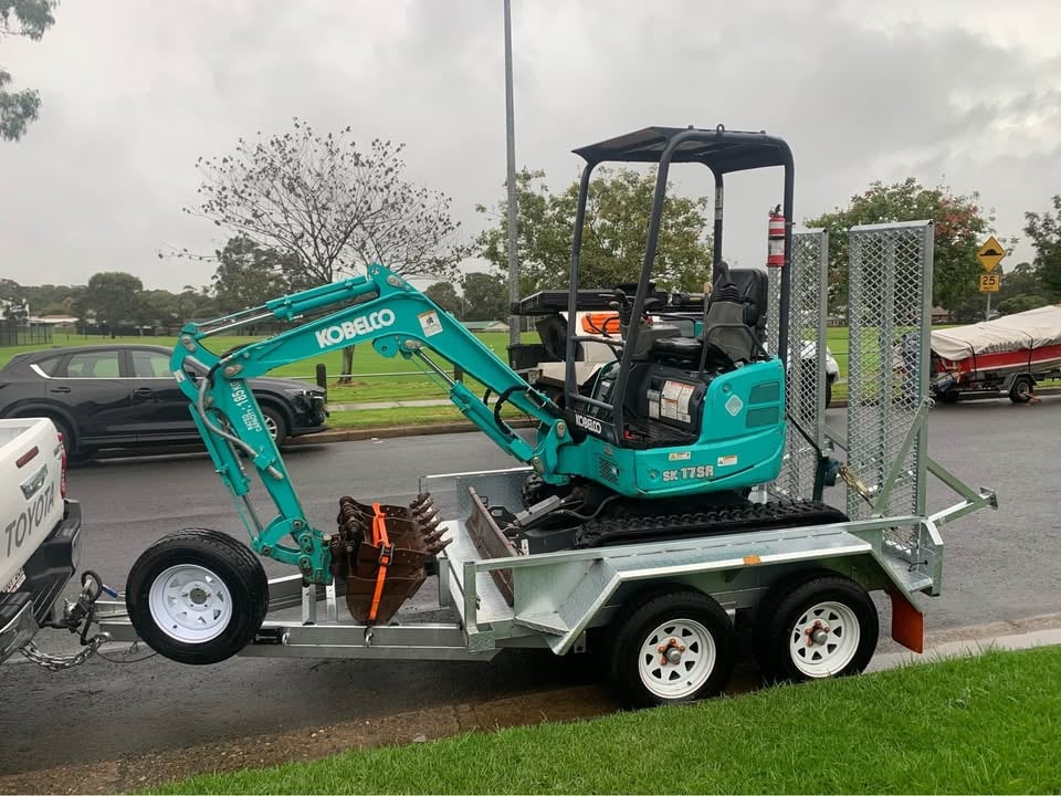 DRY HIRE 1.7T EXCAVATOR photo 2