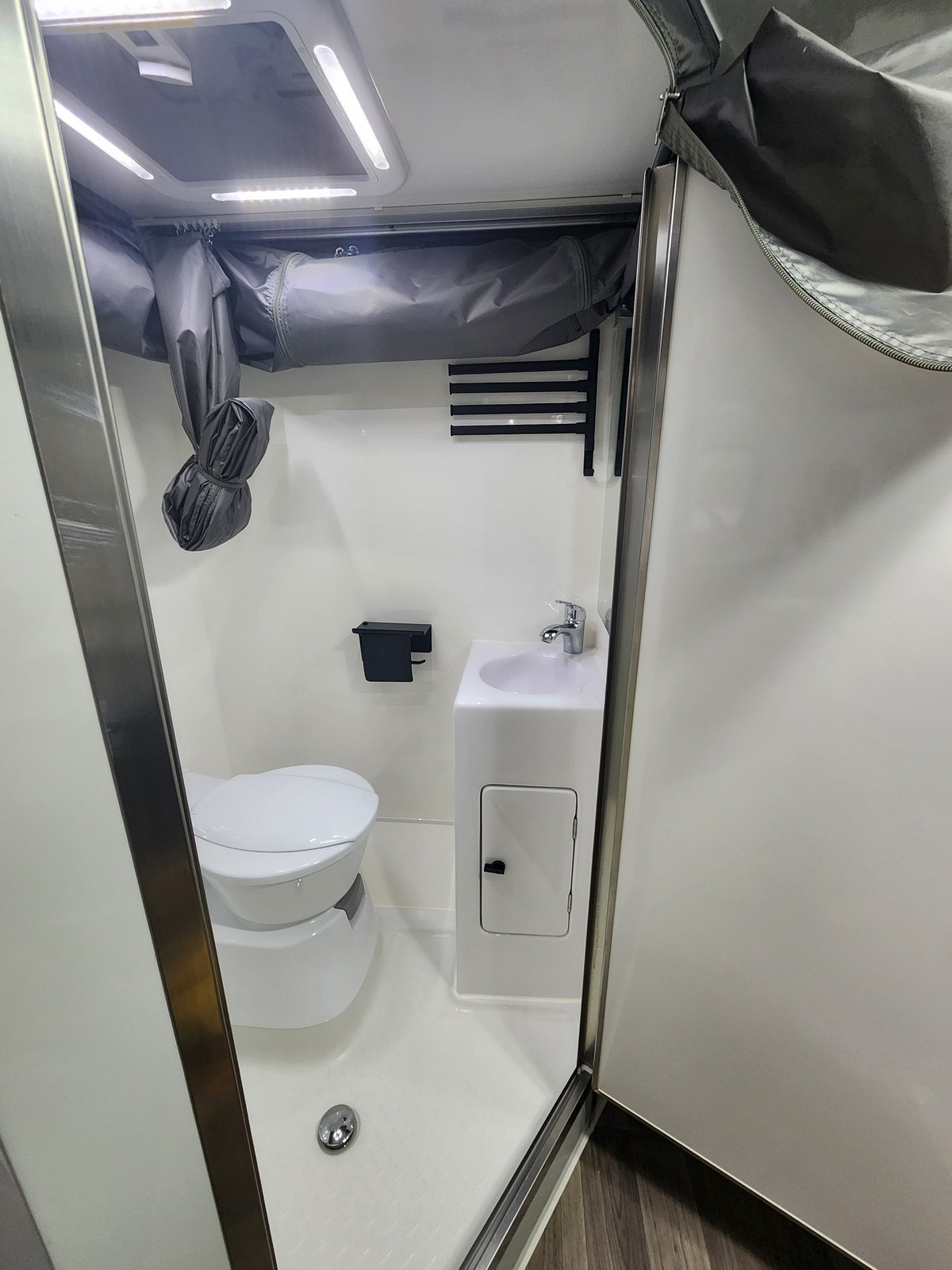 Lana - 2024 Luxury Caravan Offroad Allowed photo 11