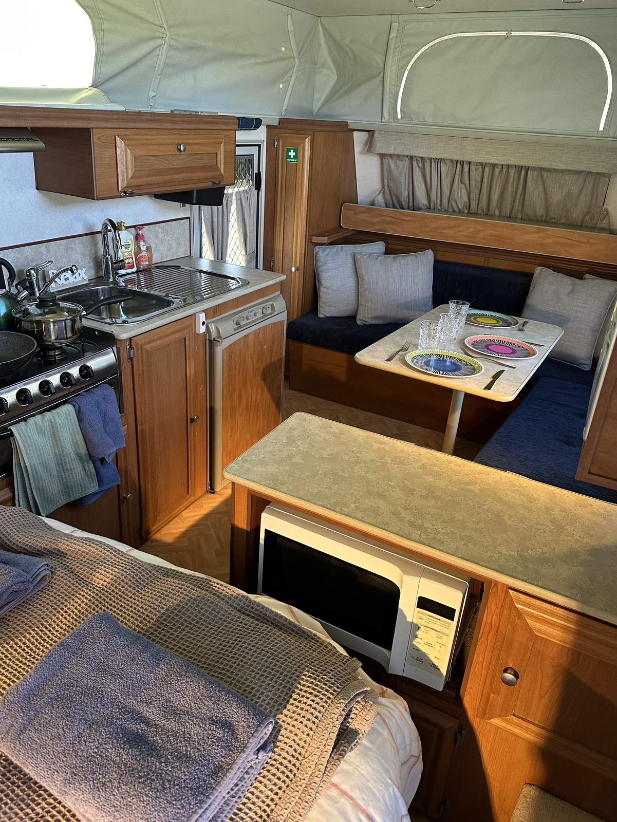 Lightweight Family & Pet-Friendly Van | 2 Bunks + Island Bed | A/C & Solar photo 3