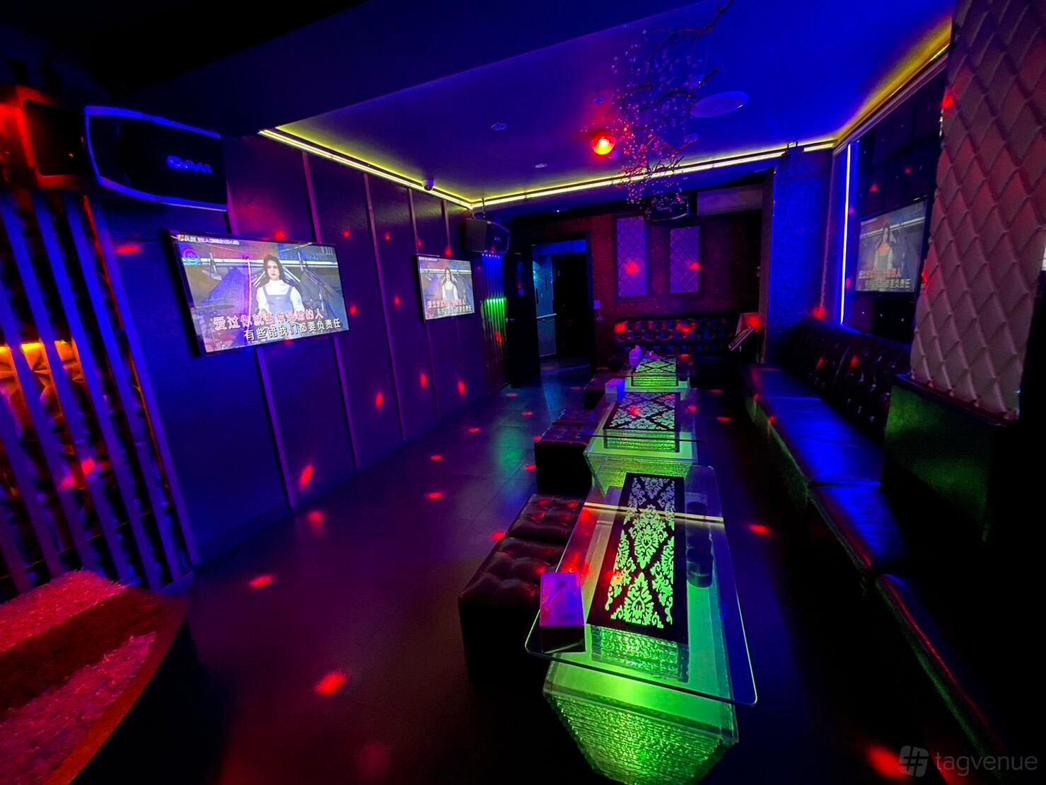 Large VIP at D1 Karaoke Sydney photo 3