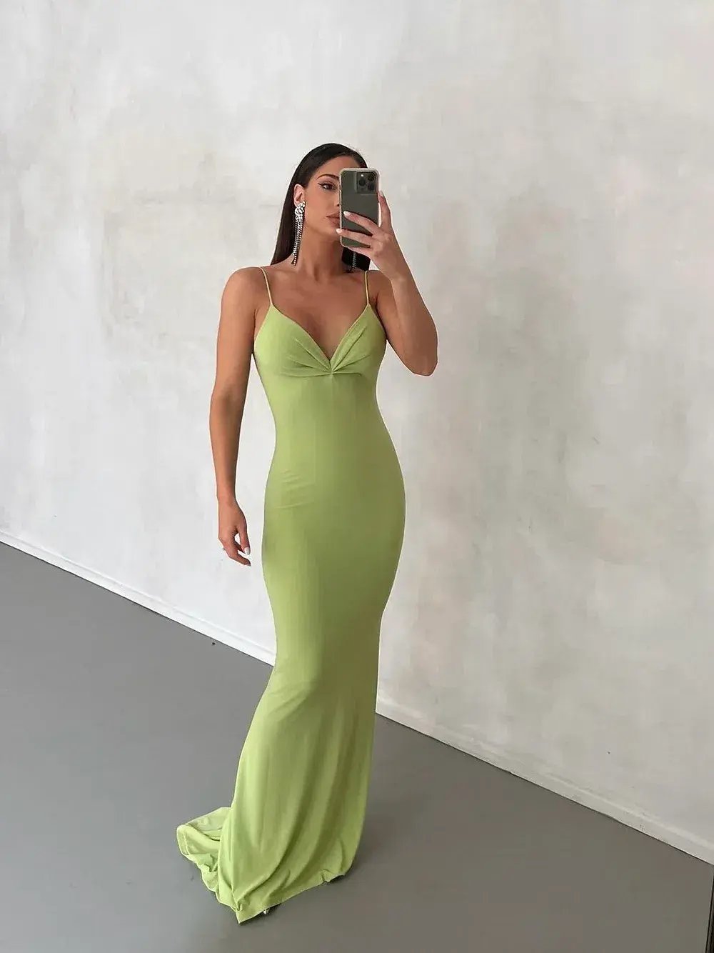 Melani Aleah Gown Lime Size M / AU 10 photo 2