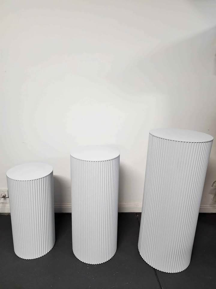 HIRE White Ripple plinths photo 2
