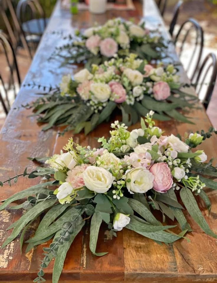 centerpiece flowers hire photo 4