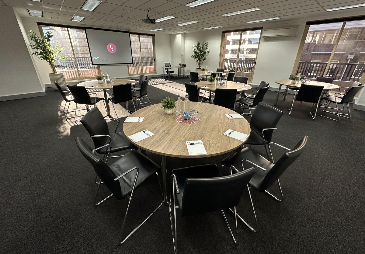 Medium Room at Karstens Sydney photo 2