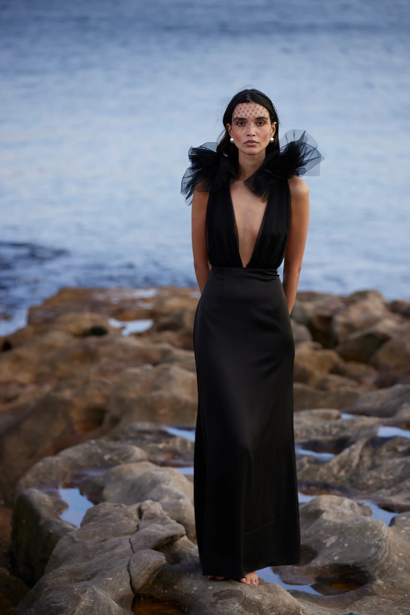 SONYA COMO GOWN - BLACK photo 6