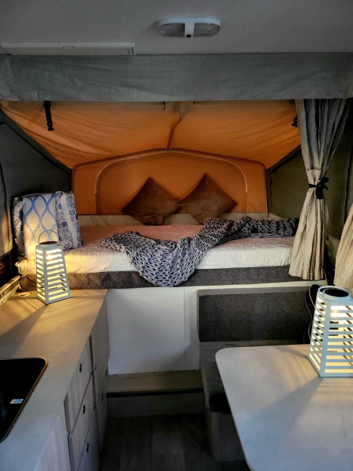 CAT 1 pop up camper photo 9