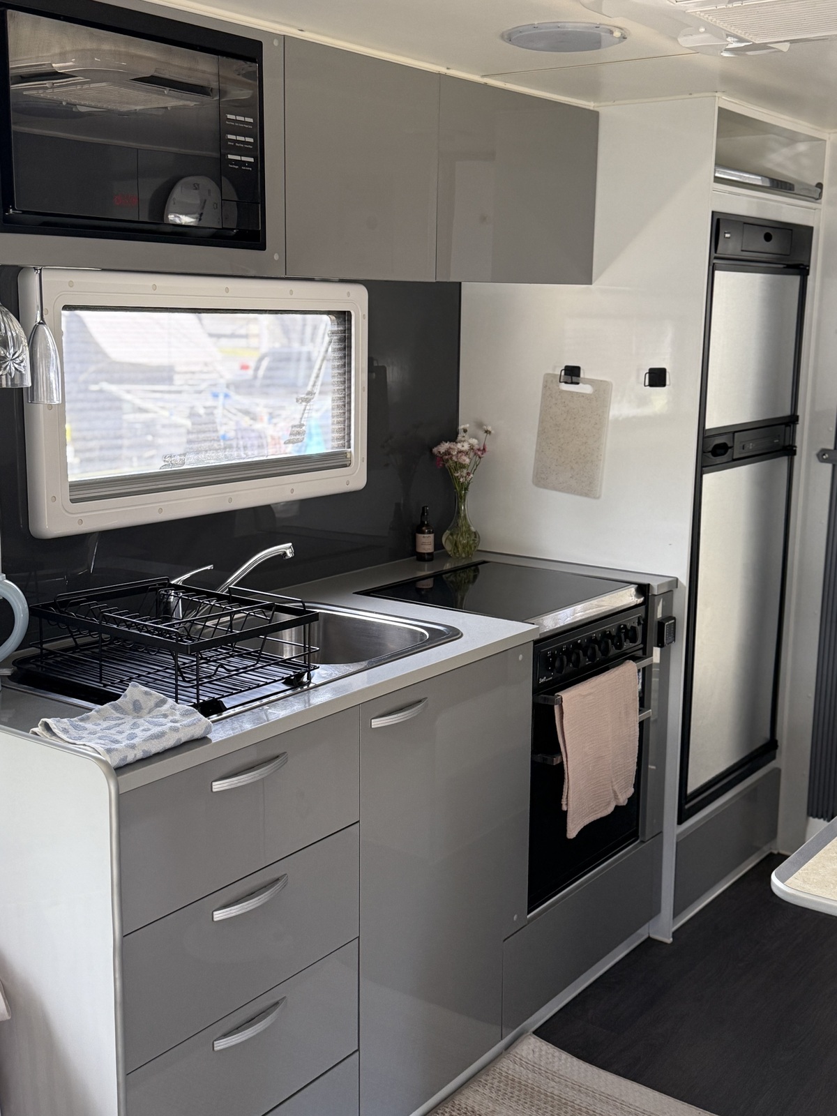 SUMMER HOLIDAY DREAMING WITH FULL SET UP TRIPLE BUNK - BLACK BETTY - BOOK ME FOR A MONTH IN JAN 2026'! photo 9