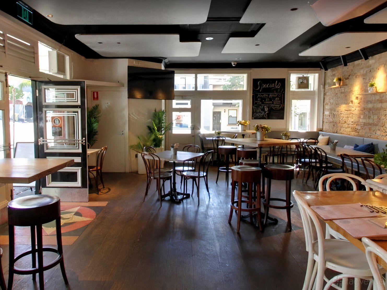 Main Bar at Phoenix Hotel photo 7