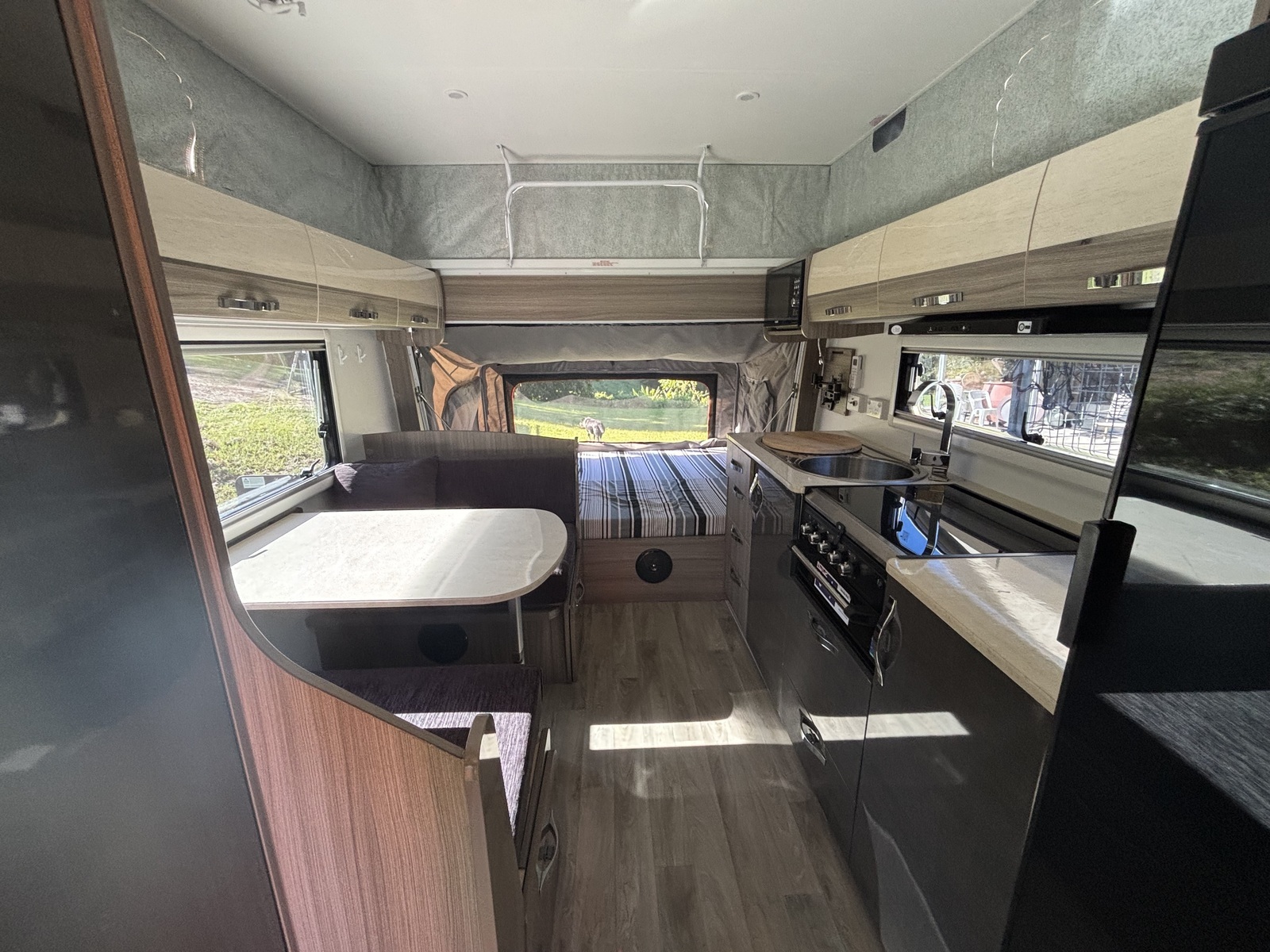 Luxury compact caravan for 2 photo 10
