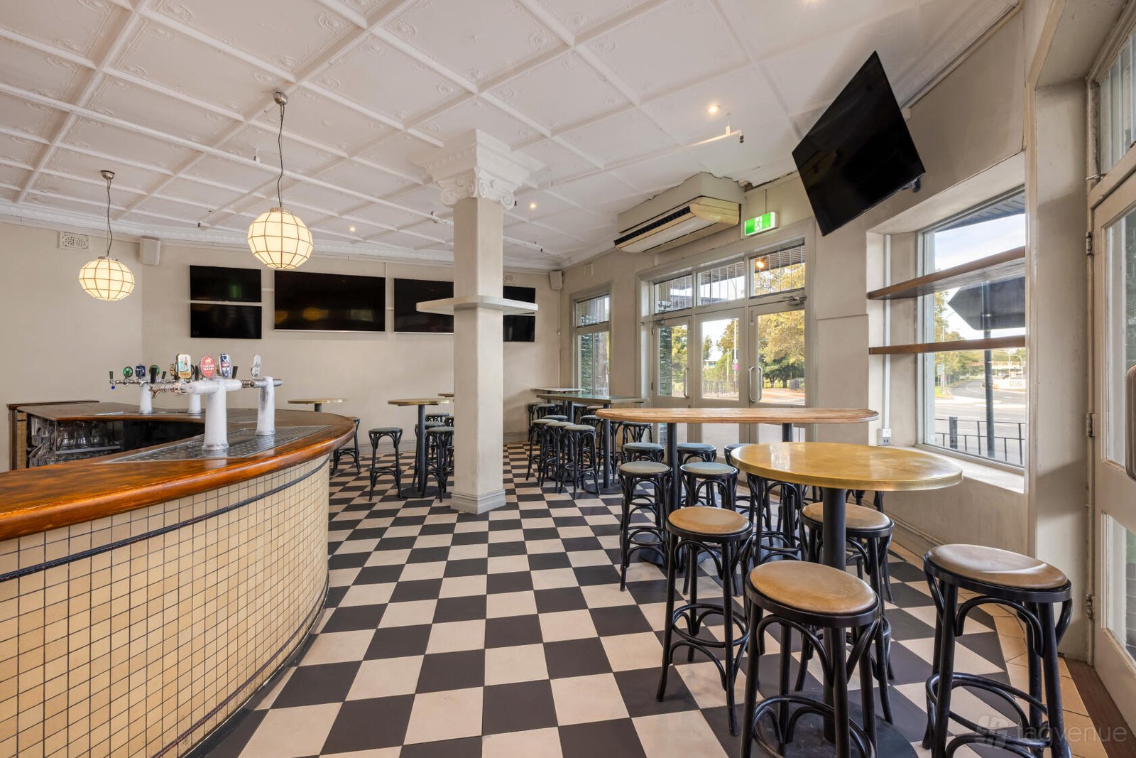 Main Bar at Captain Cook Hotel Paddington photo 4
