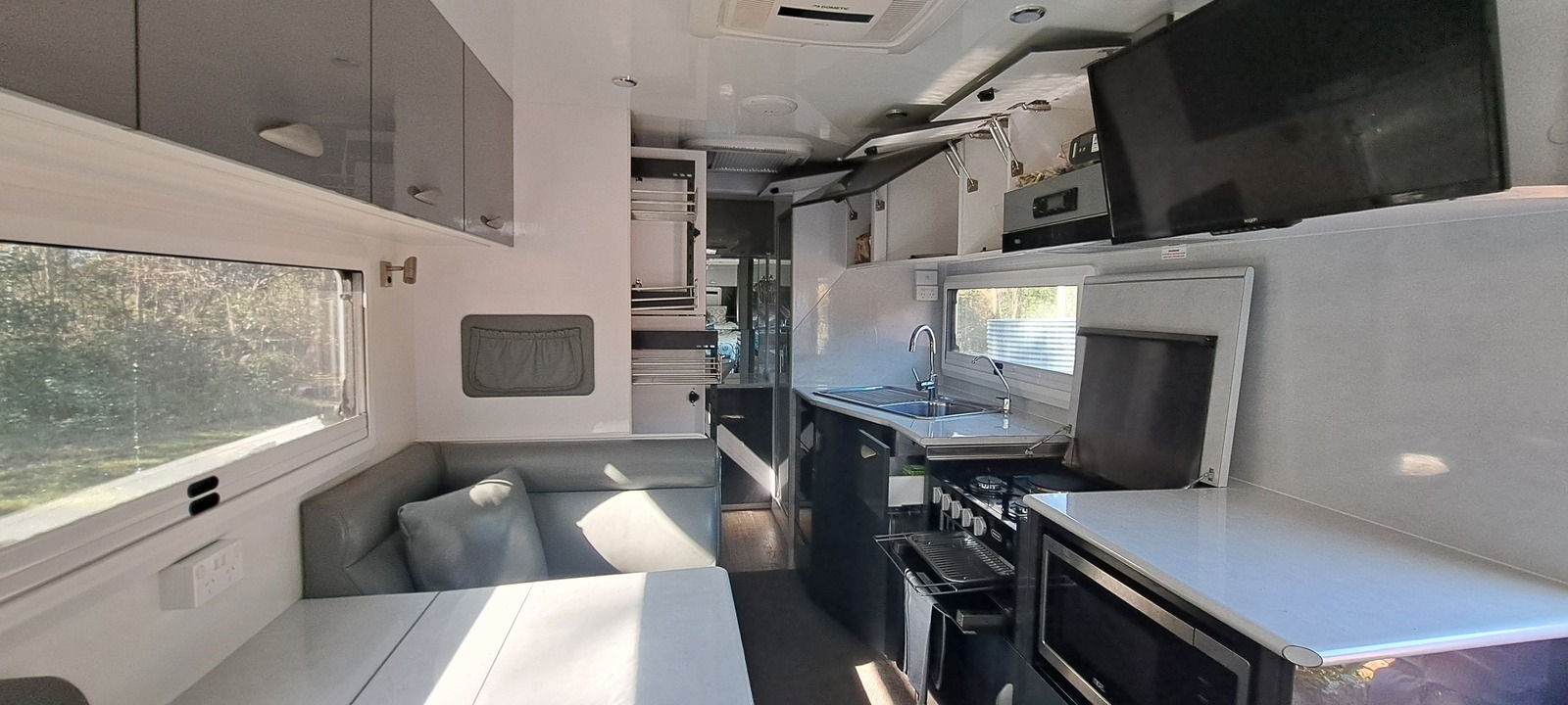 Your Dream Adventure Awaits. RDC206 20′ 6″ Discoverer – Ensuite, Air-Con, Solar & Reversing Cam photo 4