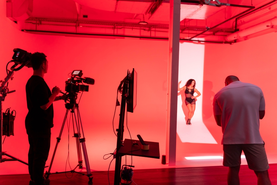 Modern photo/video studio w/ 8x6m cyc wall photo 6
