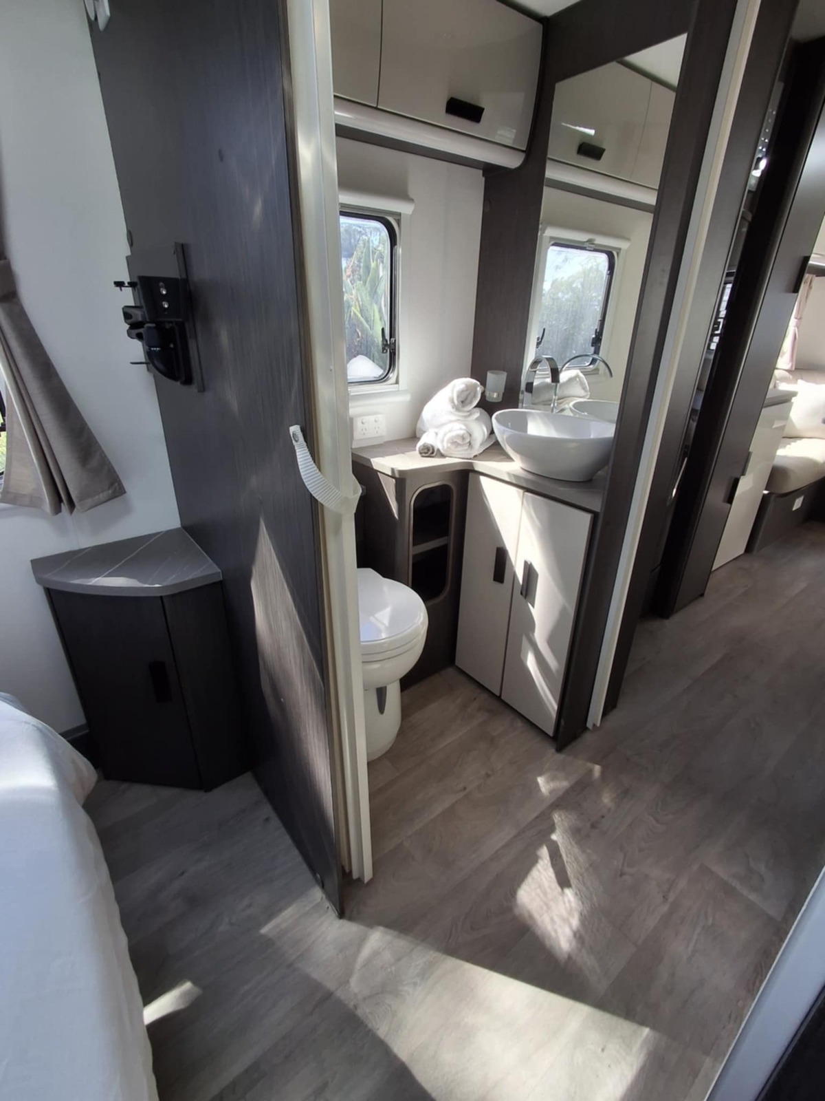 Vista Journey - Luxury van for perfect getaways photo 8
