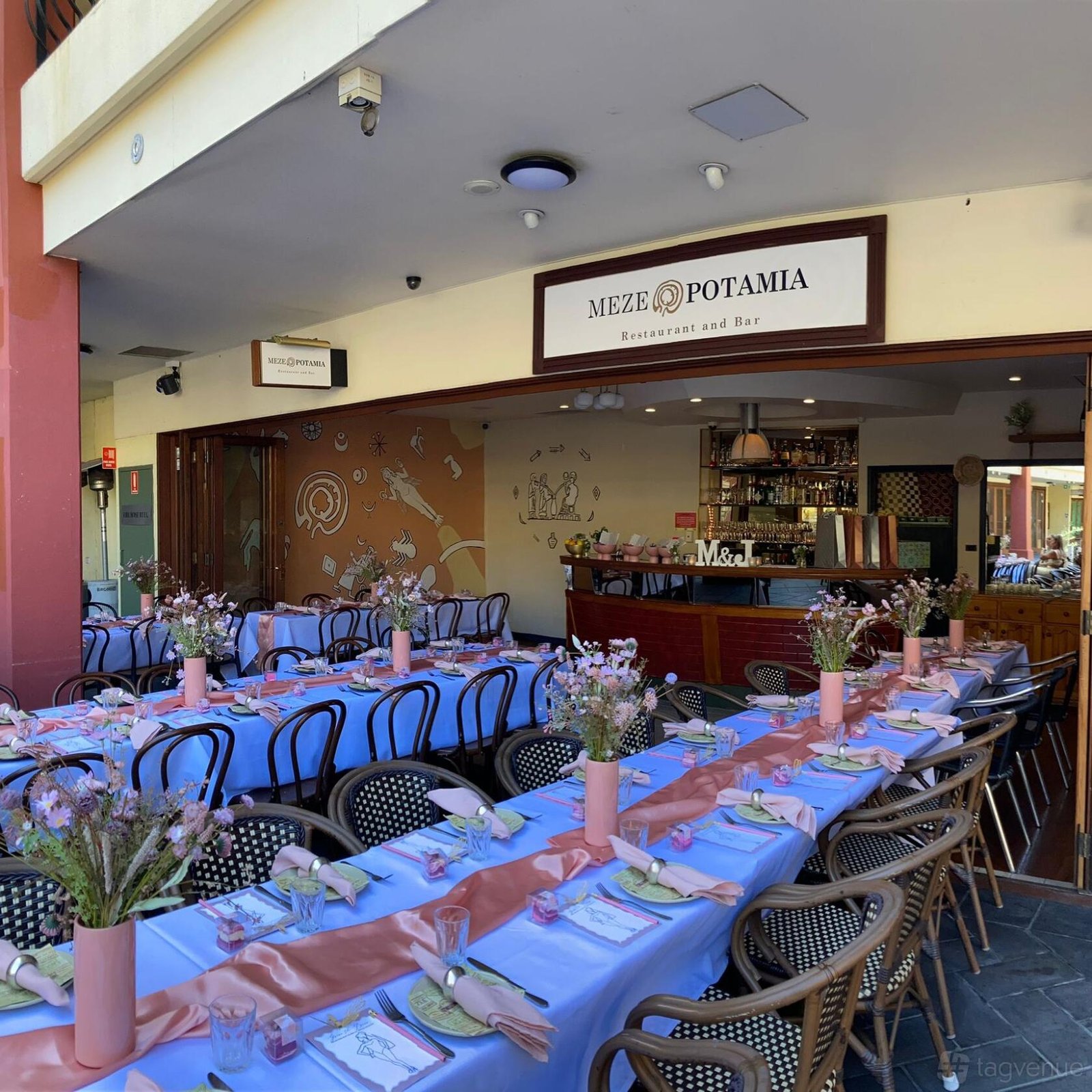 Patio at Mezepotamia photo 4