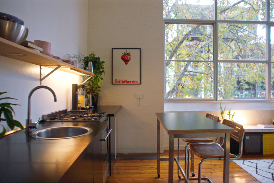 Light filled NY style warehouse apartment photo 2
