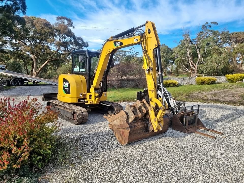 5t Excavator for Hire photo 3