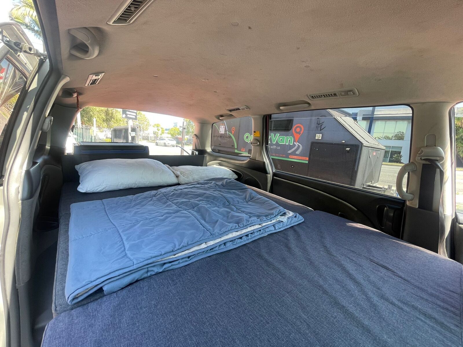 Mini Van photo 2