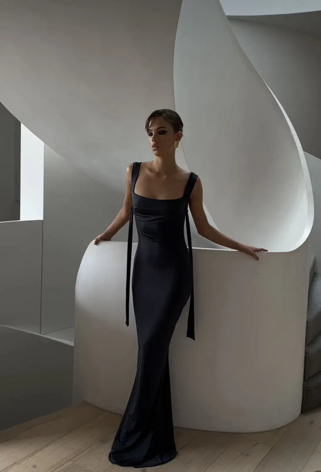 Effie Kats Helena Gown Black Size 6 photo 3