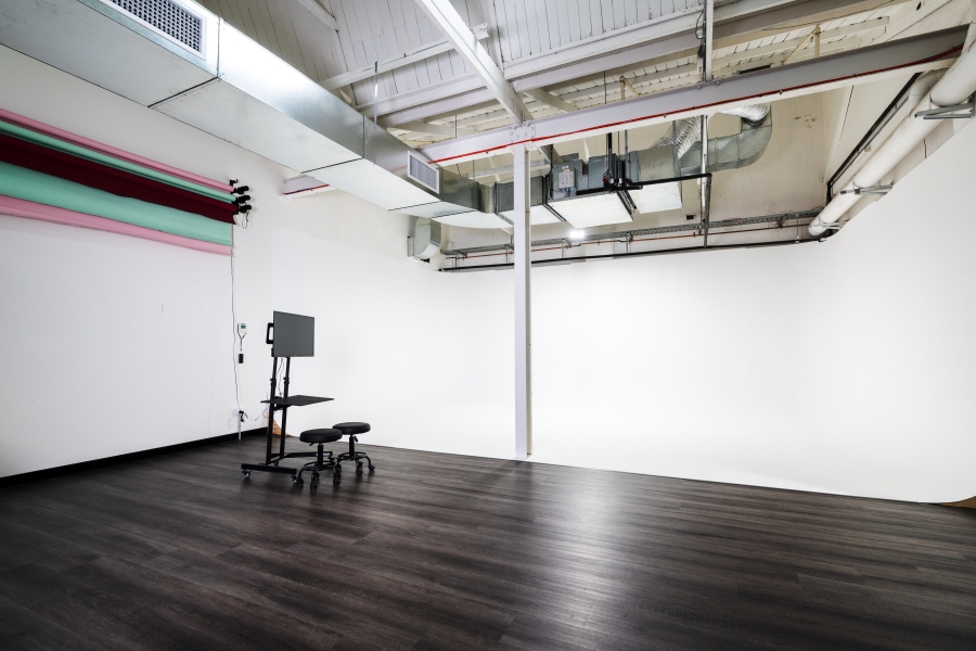 Modern photo/video studio w/ 8x6m cyc wall photo 4