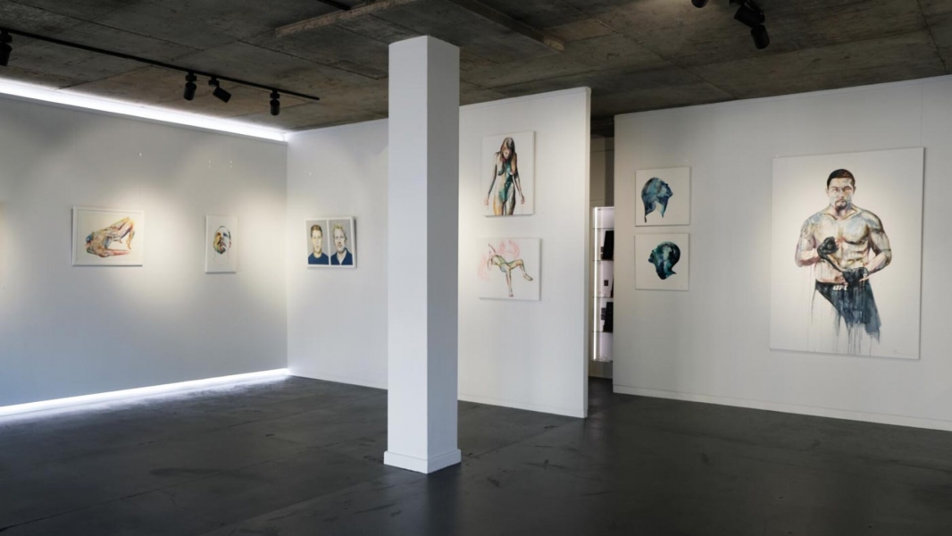 Peach Black Gallery photo 4