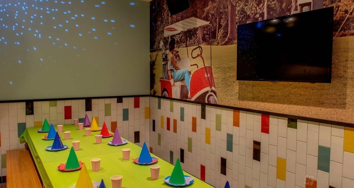 Karaoke Room 4 at Holey Moley Alexandria photo 4