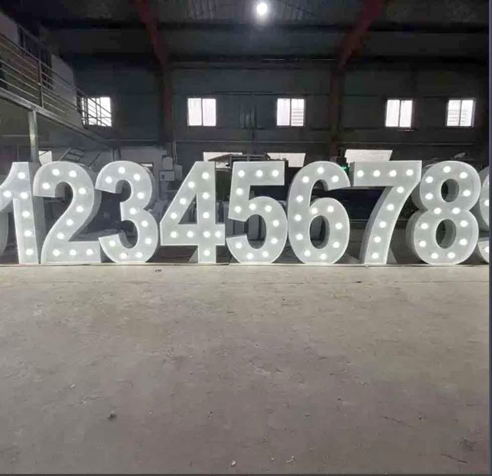 Hire Giant 1.2m Light Up Numbers photo 4