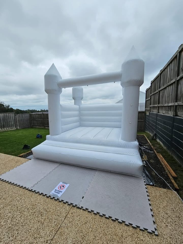 HIRE SOFTPLAY, BALLPITS, JUMPING CASTLES, PROMOS AVAILABLE ! ENQUIRE WITHIN photo 10