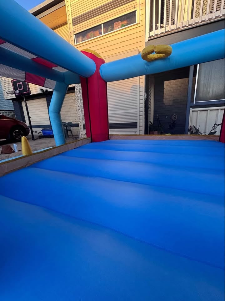 JUMPING Castle - HIRE photo 5