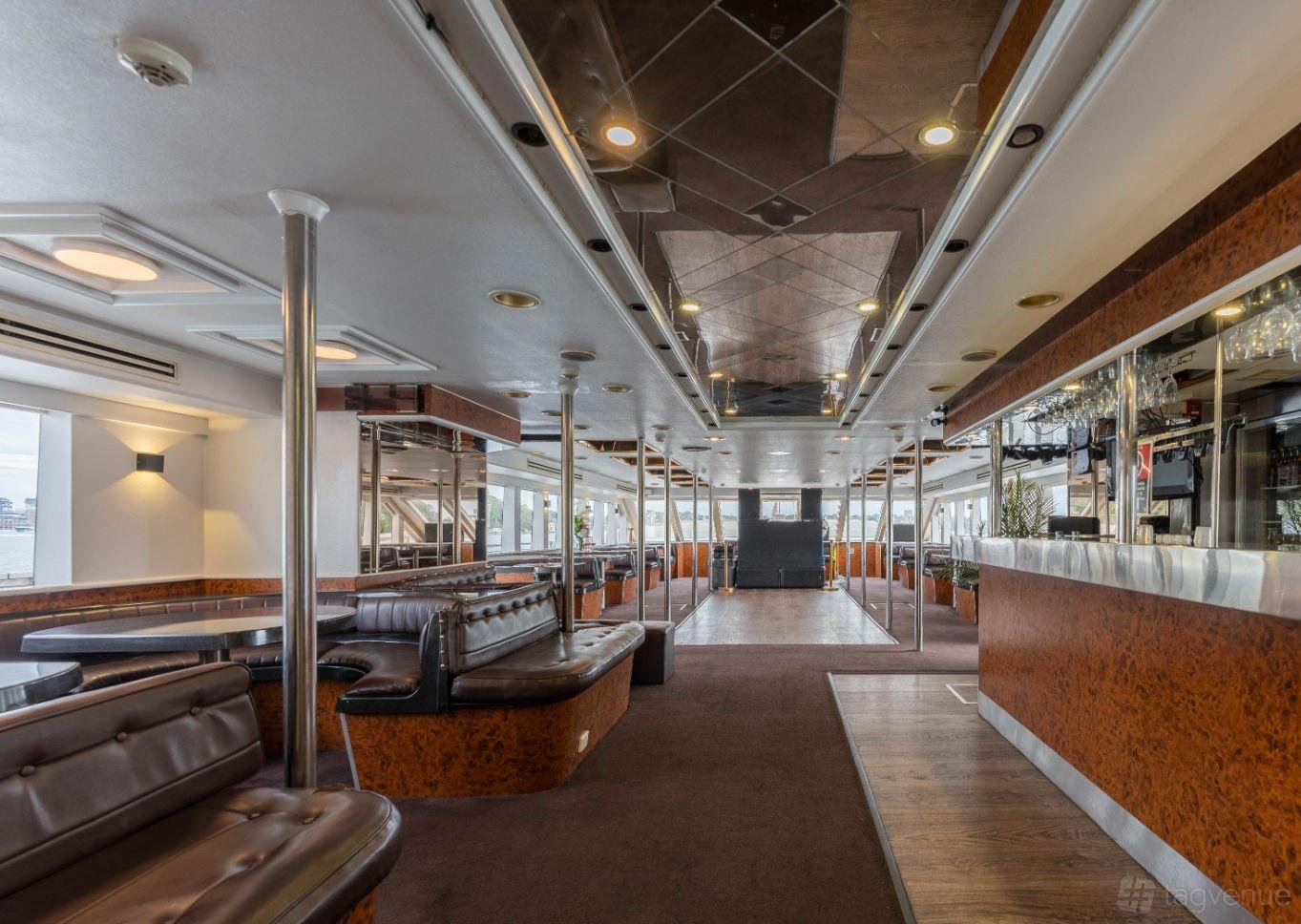 Luxury Boat at Constellation Cruises photo 3