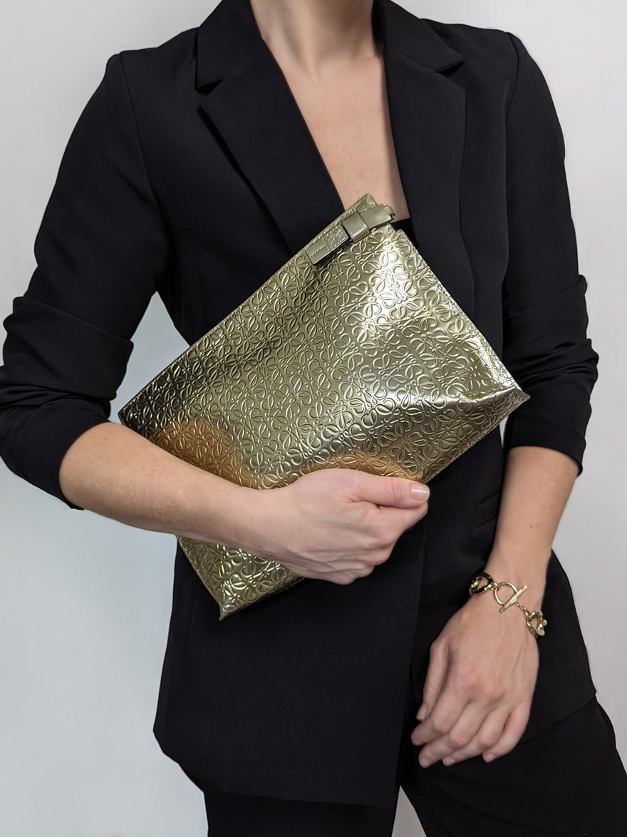 Loewe Anagram Repeat T Pouch Clutch Patent Gold photo 3