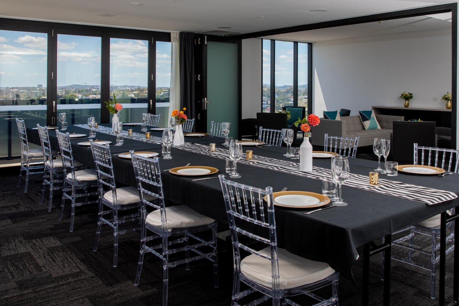 Conference Room at Essence Suites Taringa photo 10