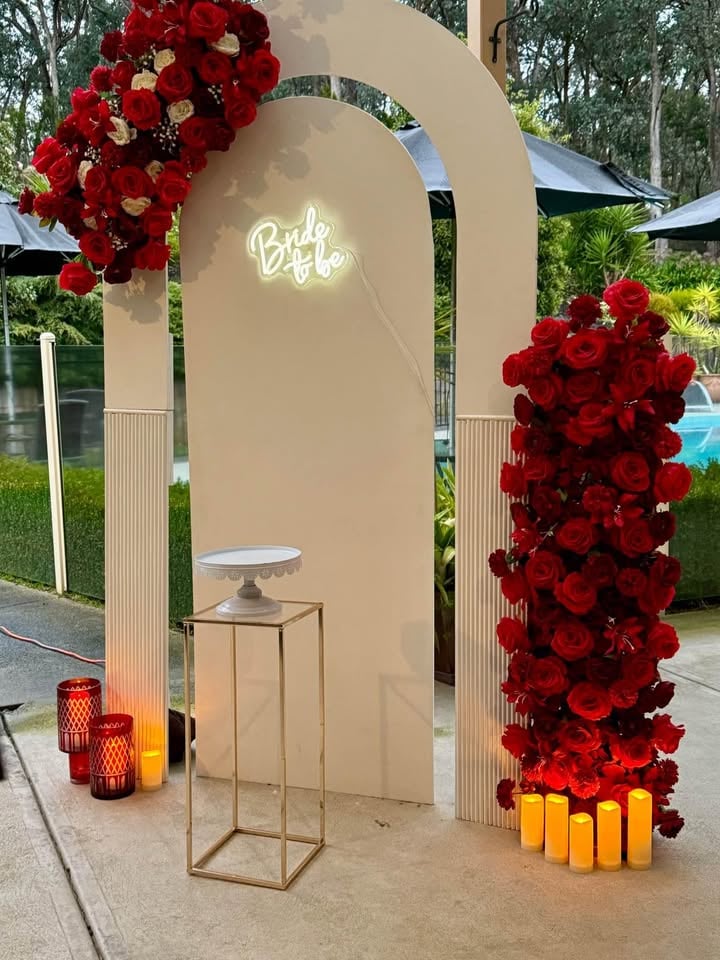 HIRE ARCHES & FLOWERS photo 7
