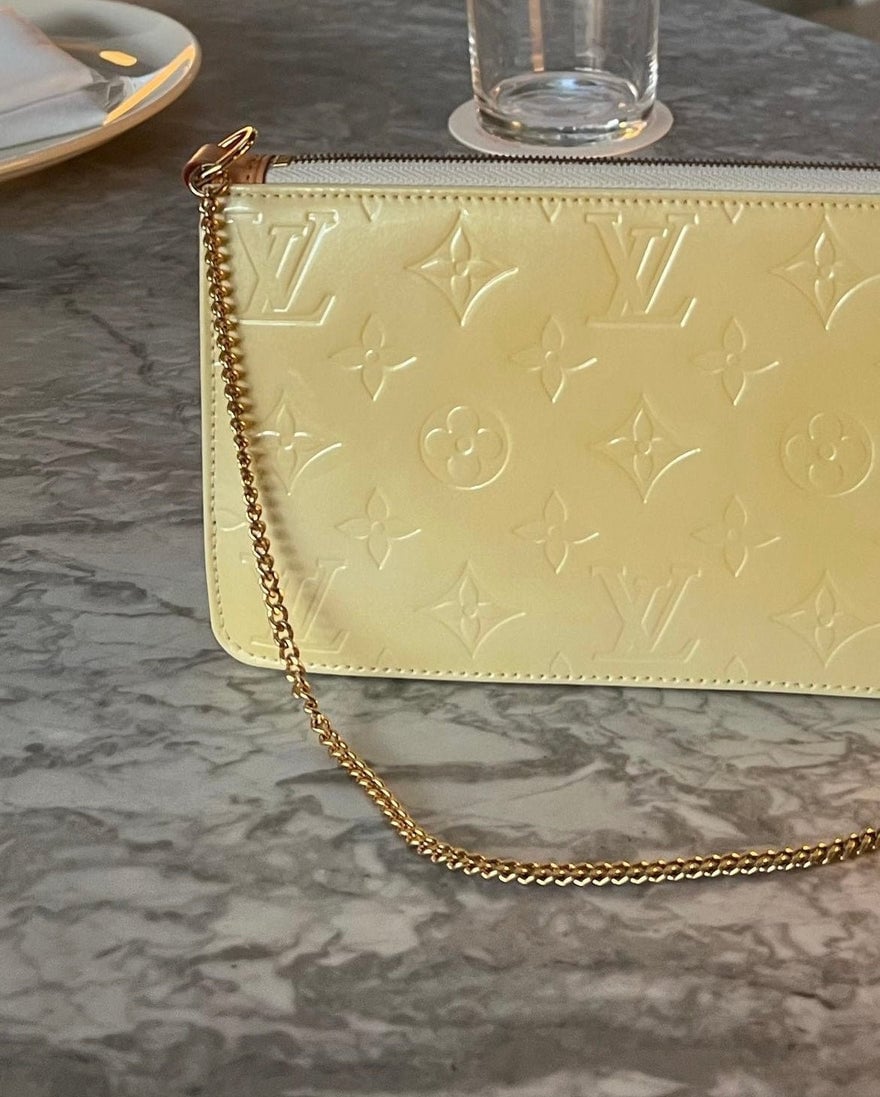 Lexi Ngton Pochette Yellow Vernis Bag Rental photo 3