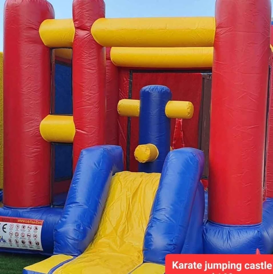Jumping castle weekend hire photo 6