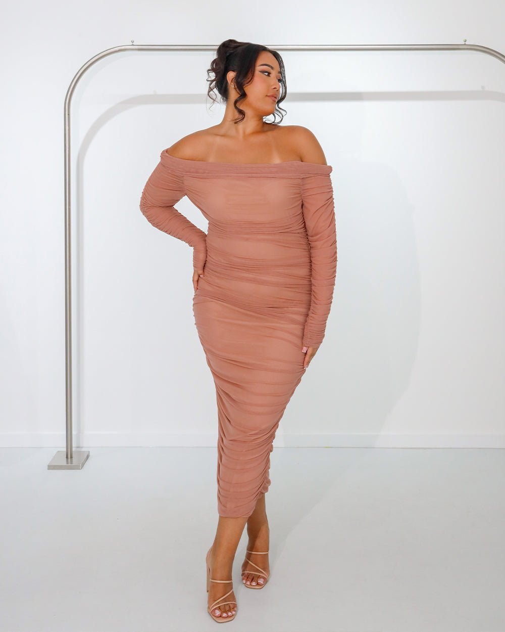 EVELINA DRESS PINK photo 3
