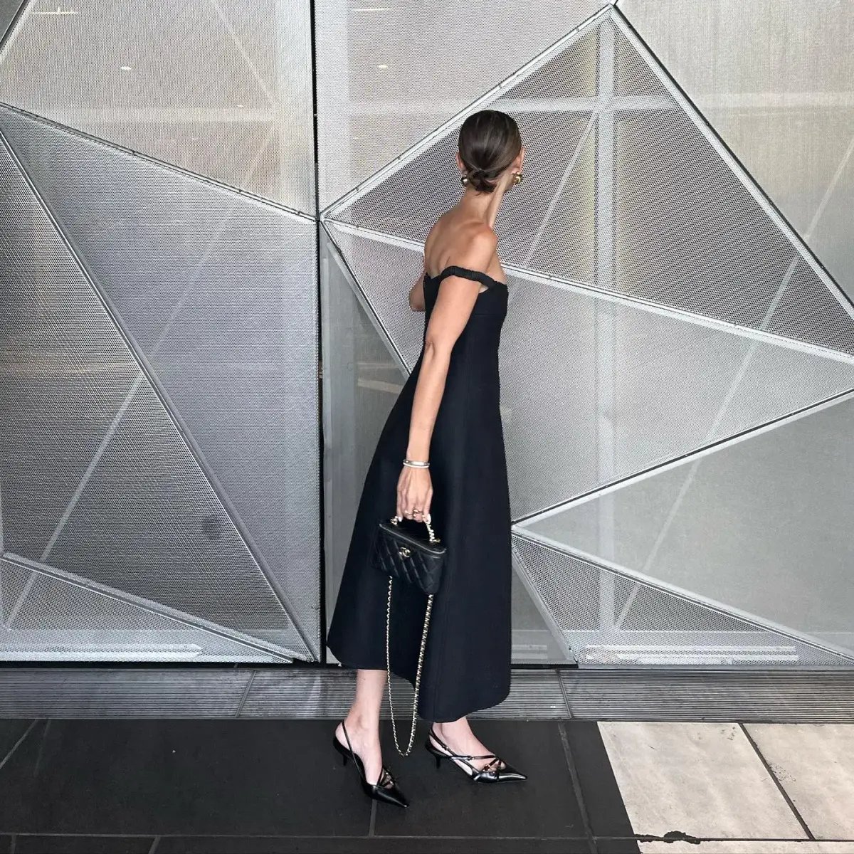 Khaite NY black midi dress photo 4