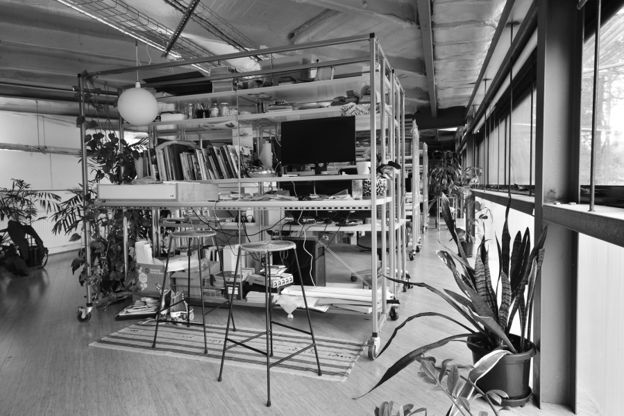 BIGBANG studio - desks photo 4
