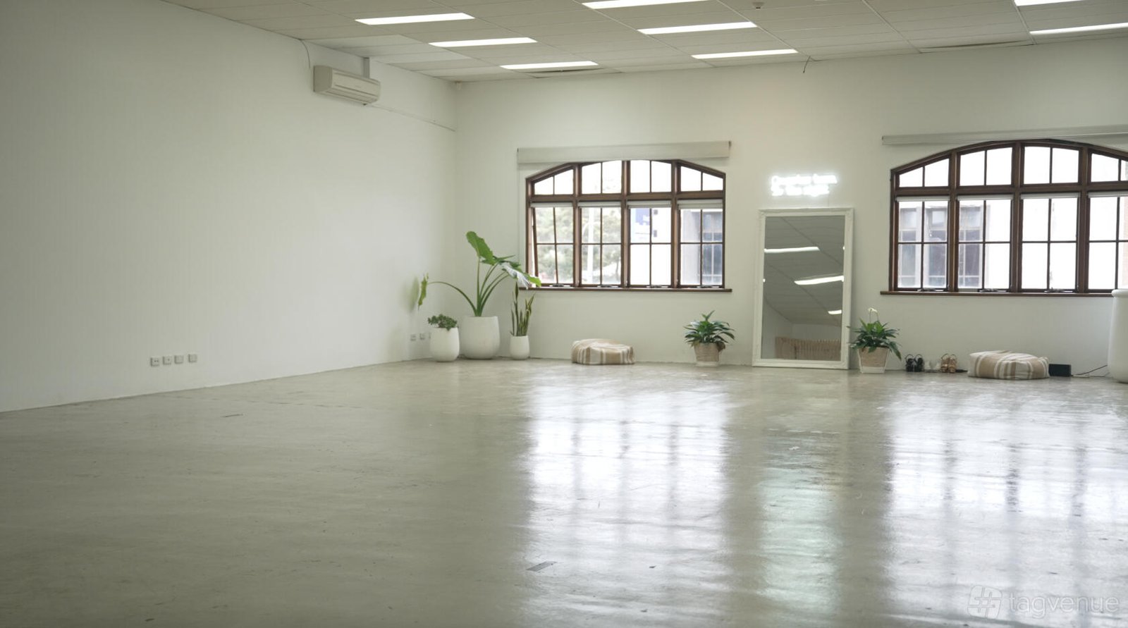 Studio Space at Light Airy Studio For Hire photo 2