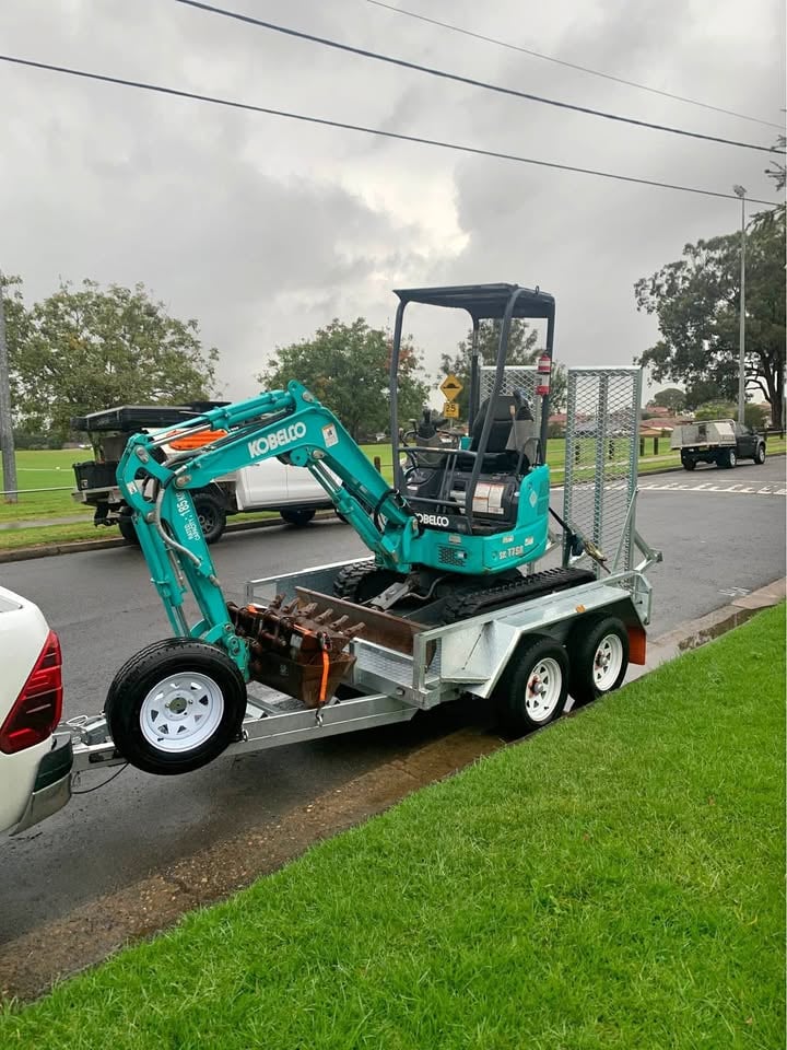 DRY HIRE 1.7T EXCAVATOR photo 3