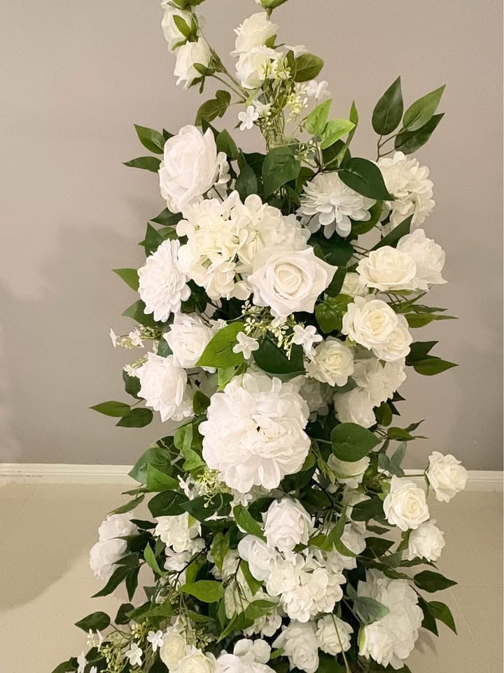 *HIRE White flower column photo 3