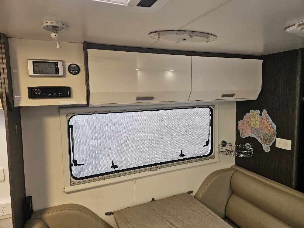 8.5m Family van with all the bells & whistles photo 5