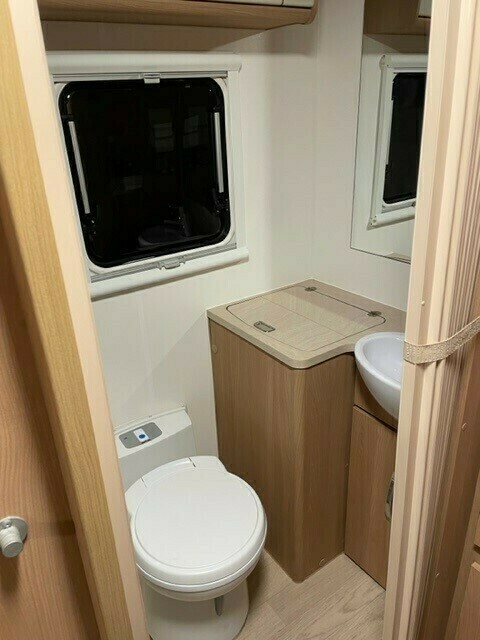 Jayco Starcraft Triple Bunk Family Caravan photo 10