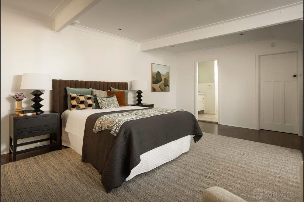 Entire Venue at Modern Luxury Home with High Ceilings photo 20