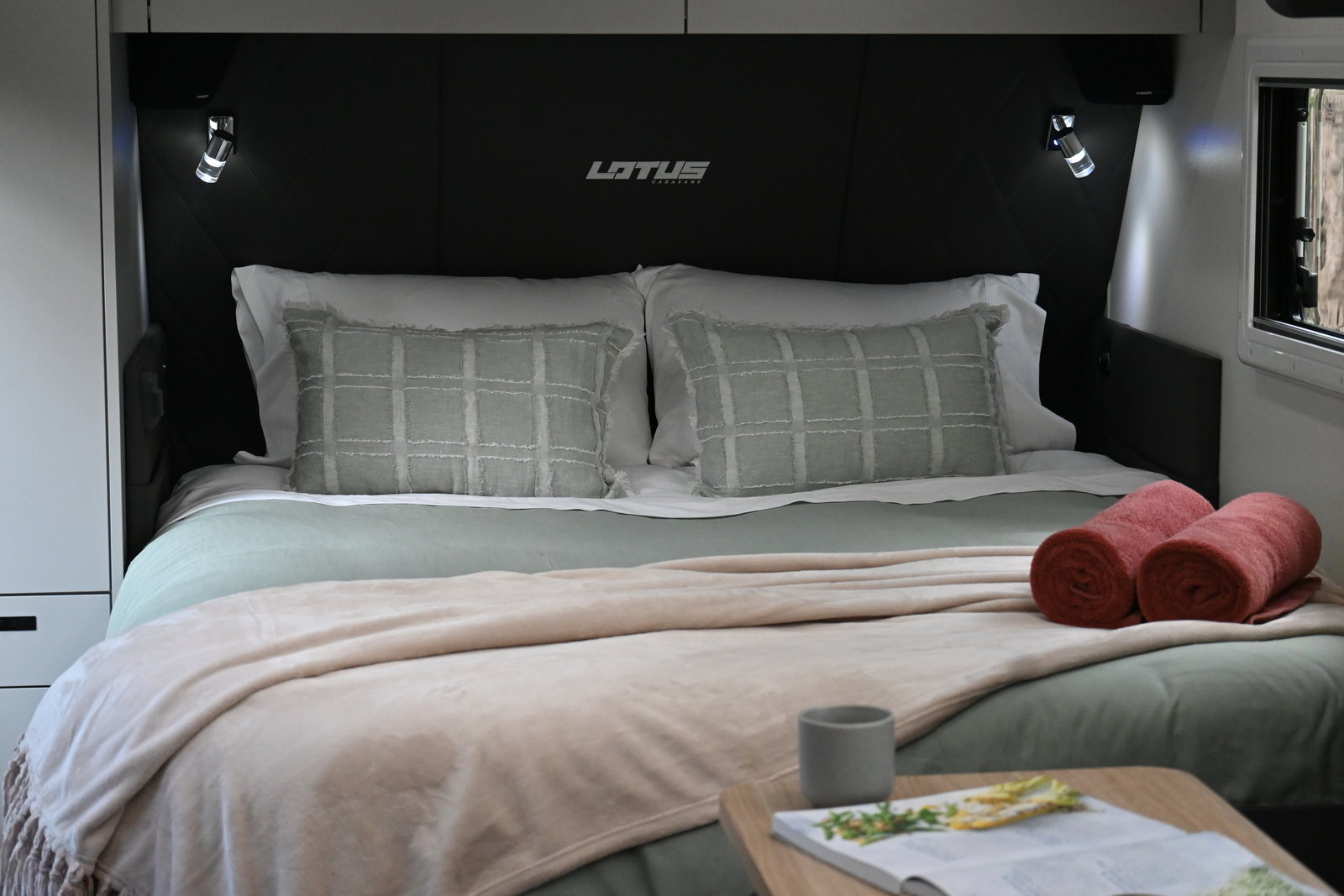Hello Campers - Lotus Trooper photo 3