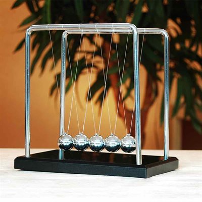Giant Newton's Cradle - Tre- og stålversjon (01626) - picture