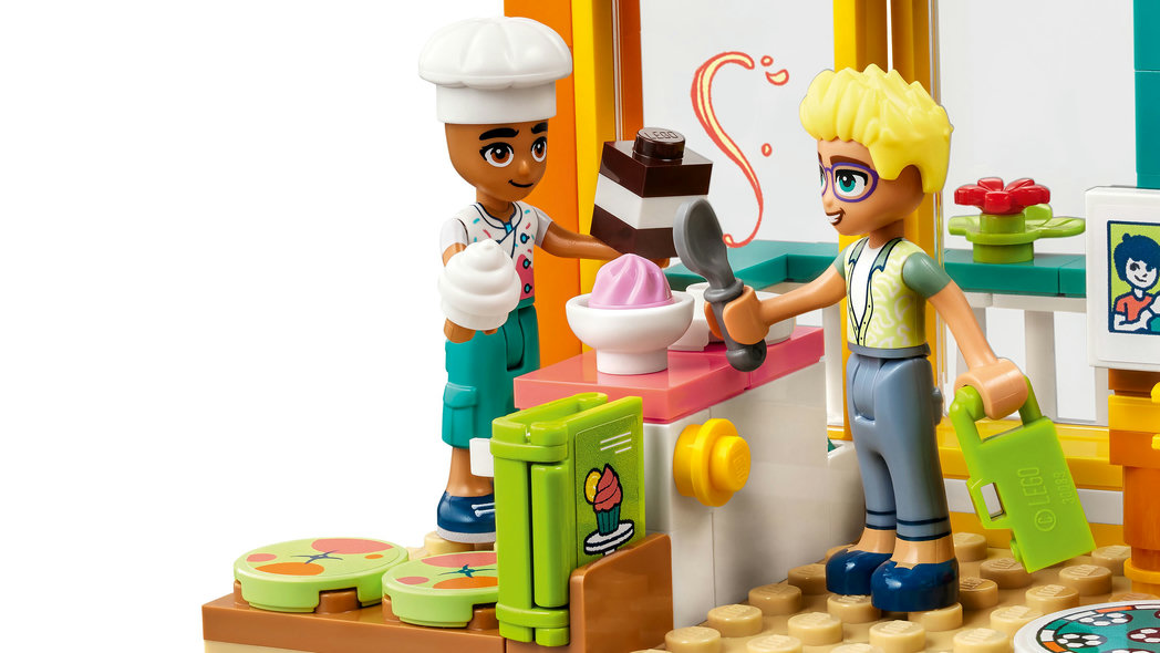 Lego Friends Leo's Room_1