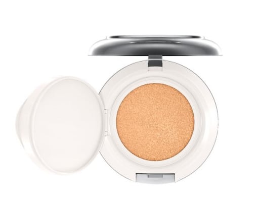 MAC Lightful C+ Coral Grass Cushion Compact Foundation Medium Plus _0