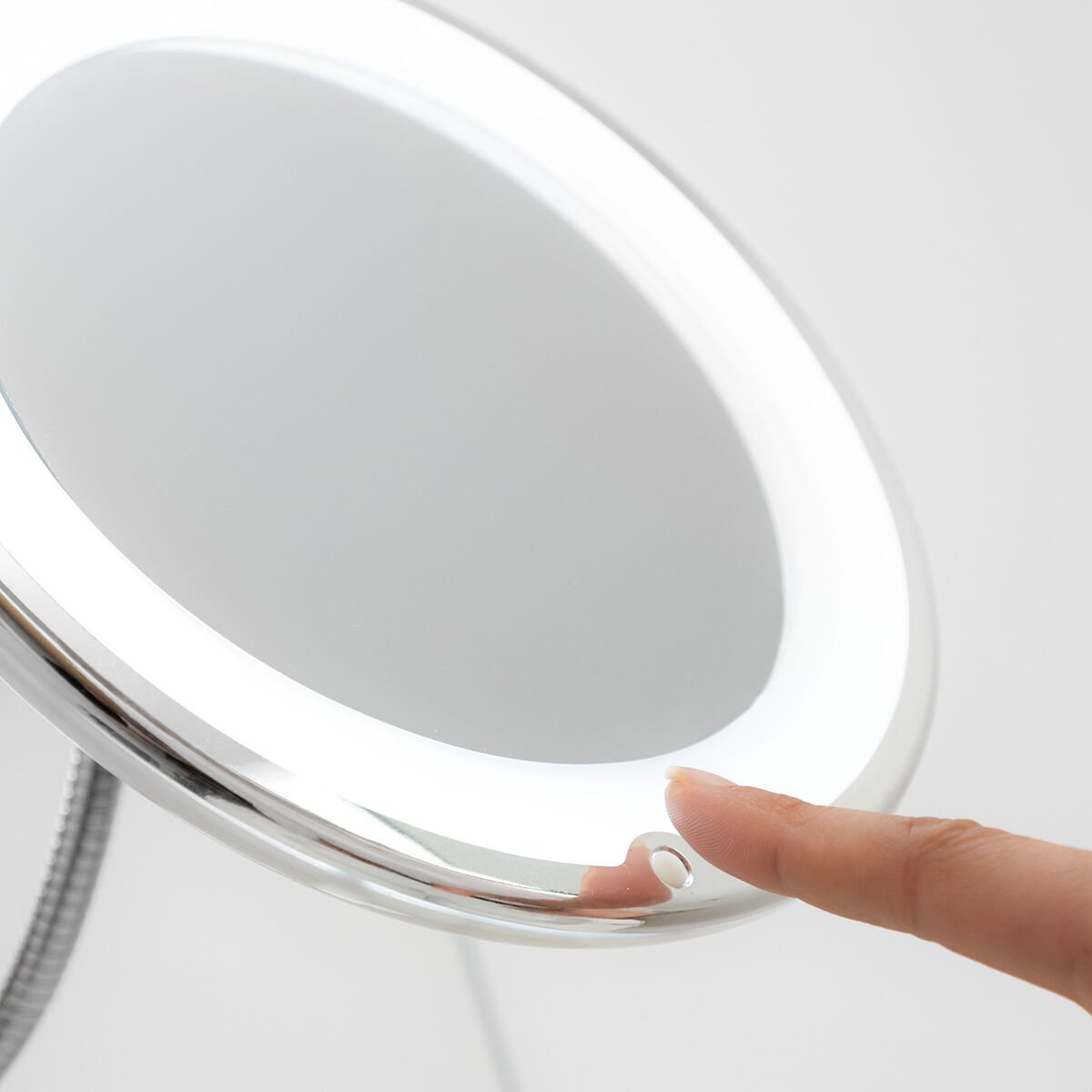 LED magnifying mirror with Flexible Arm and Suction Pad Mizoom InnovaGoods_27