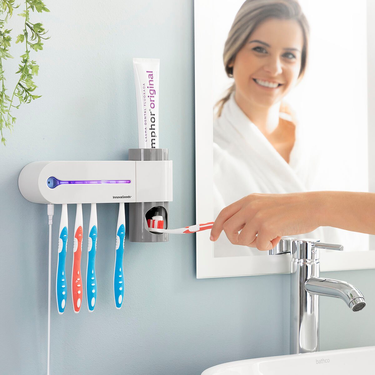 UV Toothbrush Steriliser with Stand and Toothpaste Dispenser Smiluv InnovaGoods_1